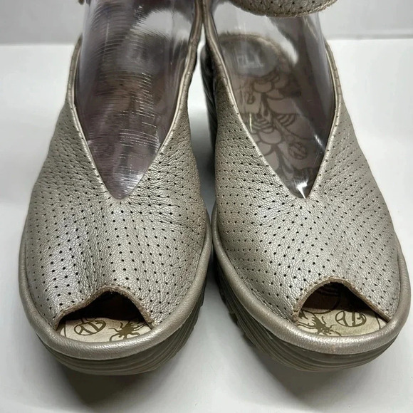Fly London Yala Perforated Leather Wedge Lug Sandals Peep Toe  Silver Size 38 8 - Picture 2 of 12